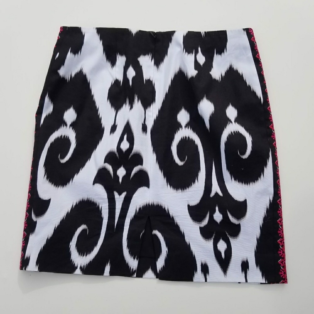 White House Black Market embroidered skirt 10 - Picture 5 of 7